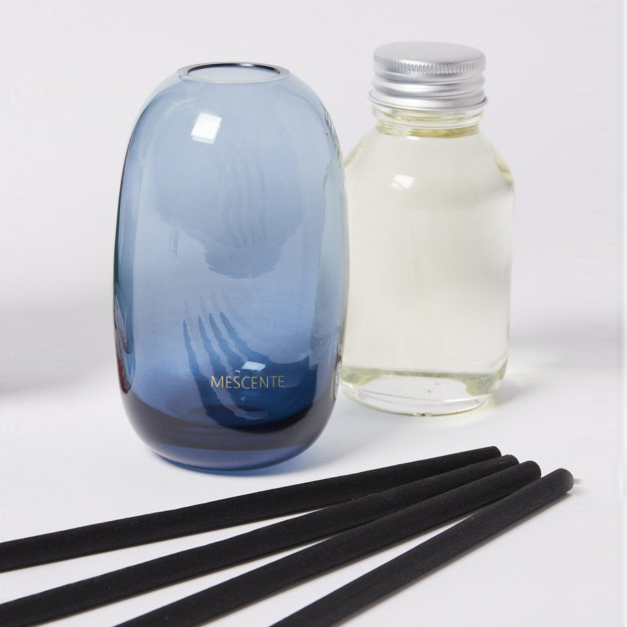 Lyx 100ml 200ml 500ml Diamant Runda flaskor Loris Sola Blommor Amber Crystal Eyfel Parfym Reed Diffuser Oil