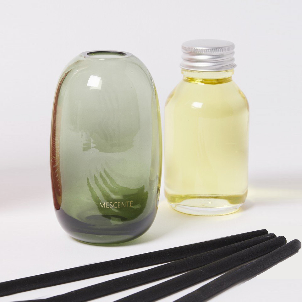 Lyx 100ml 200ml 500ml Diamant Runda flaskor Loris Sola Blommor Amber Crystal Eyfel Parfym Reed Diffuser Oil