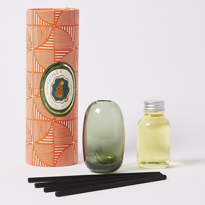 Lyx 100ml 200ml 500ml Diamant Runda flaskor Loris Sola Blommor Amber Crystal Eyfel Parfym Reed Diffuser Oil