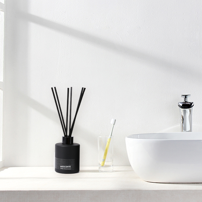 M&Scent grossist lyxiga privata etiketter dekorativa blomsticka fiberrörsspridare med propp