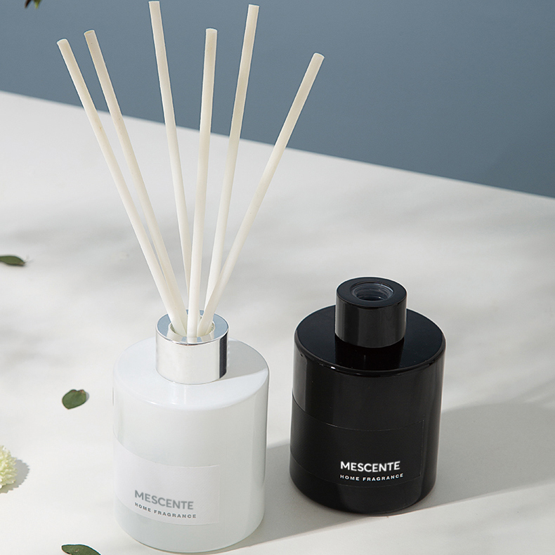 M&Scent grossist lyxiga privata etiketter dekorativa blomsticka fiberrörsspridare med propp