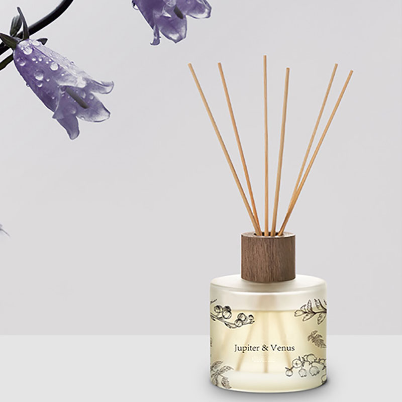M&Scent Grossist Lyx Skräddarsydd Dekorativt Bärnstensglas Ingen Brand Unik Transparent Blommig Aroma Reed Diffuser