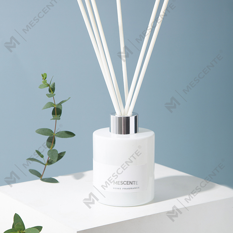 M&Scent grossist lyxiga privata etiketter dekorativa blomstersticka fiberrörsspridare med propp