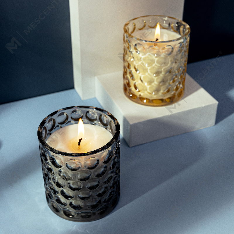 Skräddarsydda lyxiga klarfärgade glassojavax Private Label Citta-märkta doftljus med torkade blommor