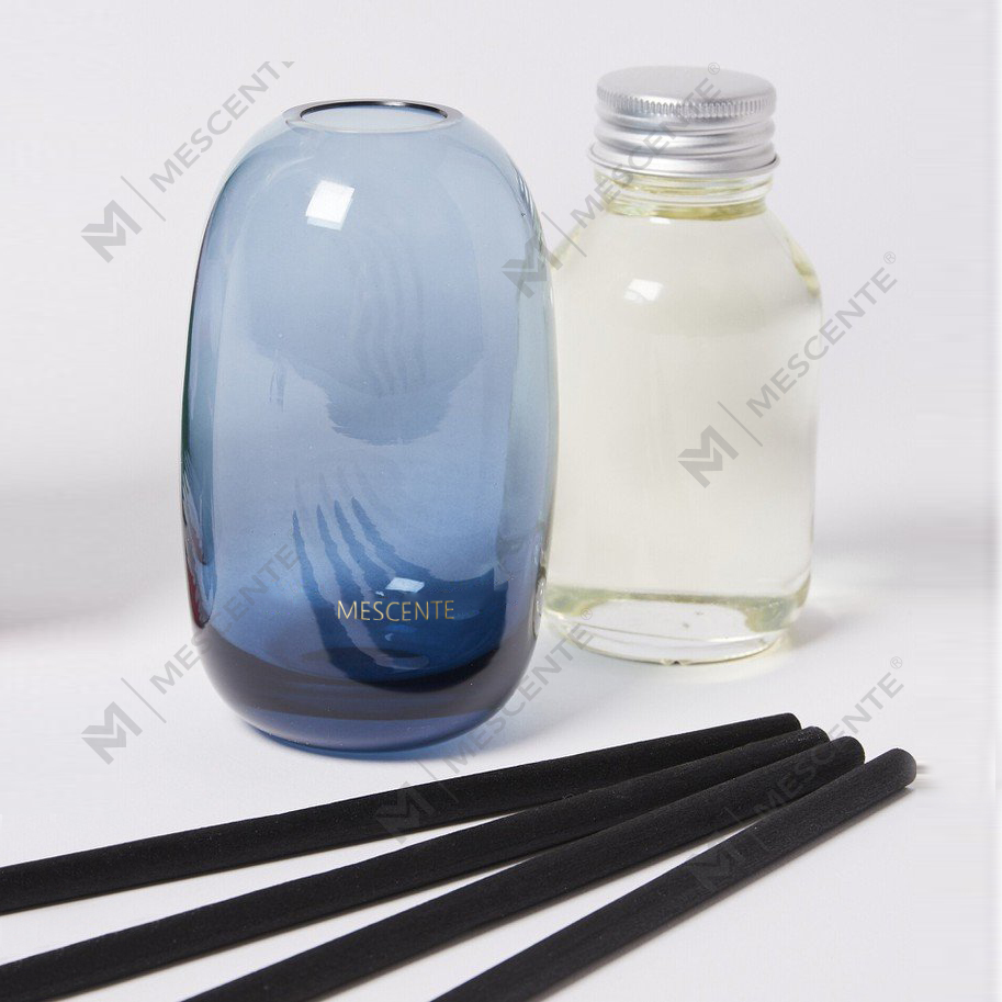 Lyx 100ml 200ml 500ml Diamant Runda flaskor Loris Sola Blommor Amber Crystal Eyfel Parfym Reed Diffuser Oil