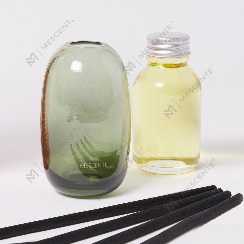 Lyx 100ml 200ml 500ml Diamant Runda flaskor Loris Sola Blommor Amber Crystal Eyfel Parfym Reed Diffuser Oil
